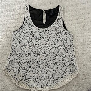 Aritzia Talula Women’s Tank XS Floral Lace Sleeveless Top Romantic Black